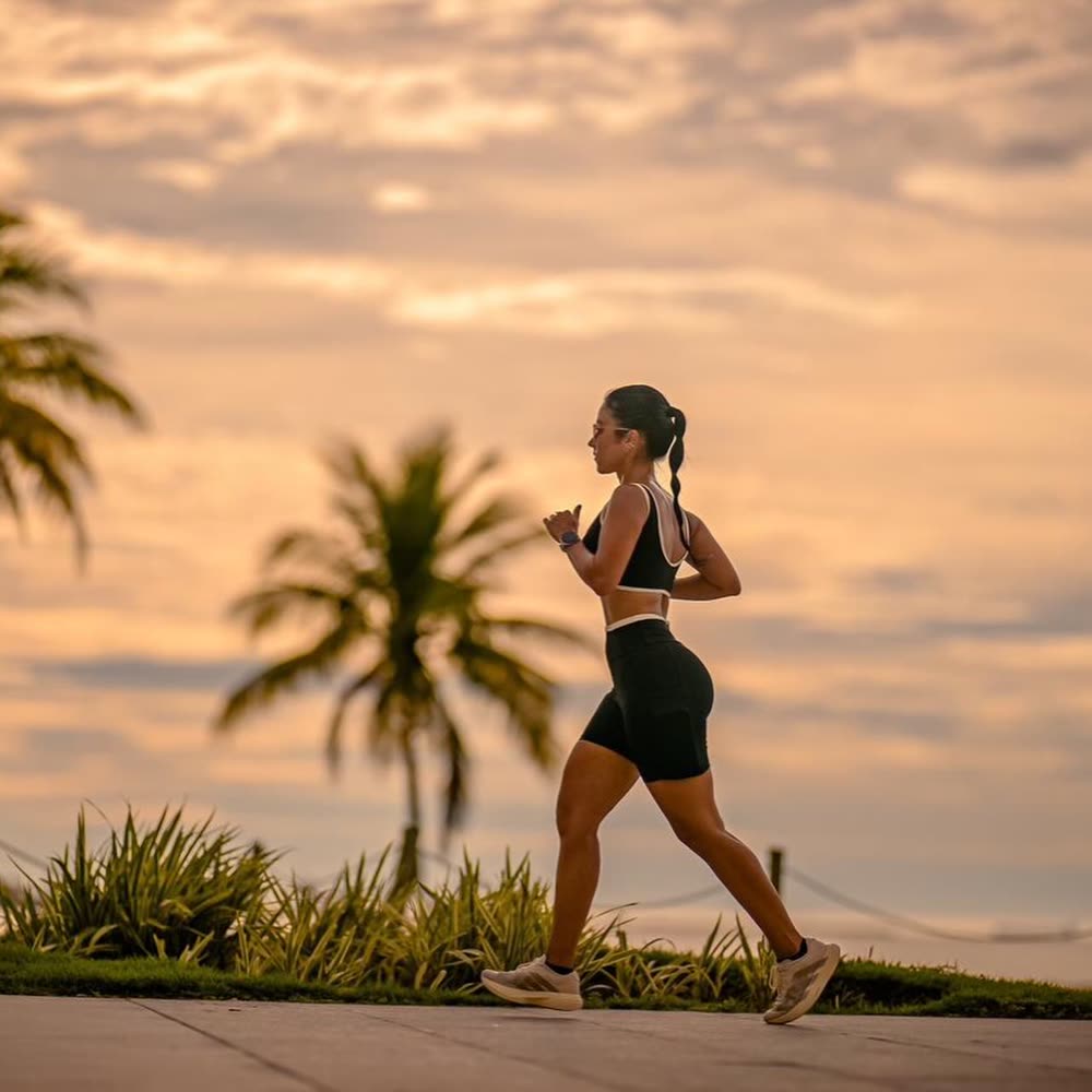 Corrida no pôr do sol com Top Vix e Short Pipa